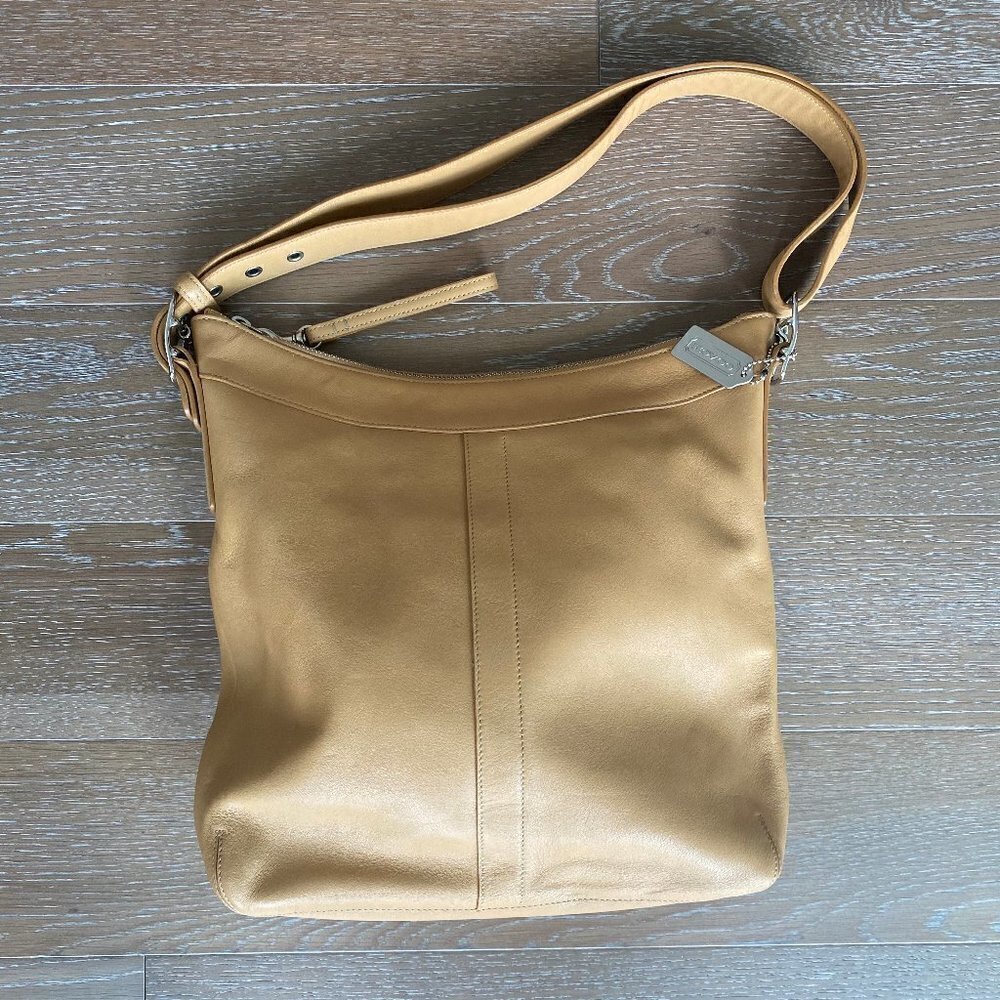 Coach Vintage Leather Shoulder Handbag | Camel